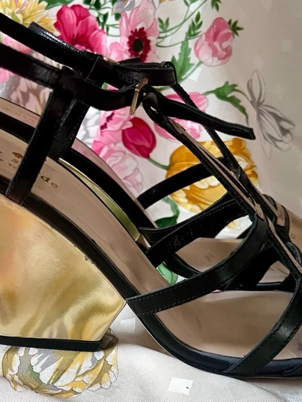 KATE SPADE DESIGNER “EIFFEL TOWER” BLACK & METALLIC GOLD WITH GOLD WEDGE HEELS - Picture 3 of 8